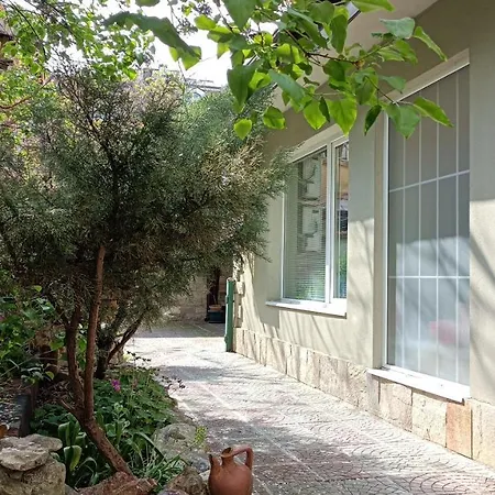 Cozy & Central 1bd Flat With A Nice Patio